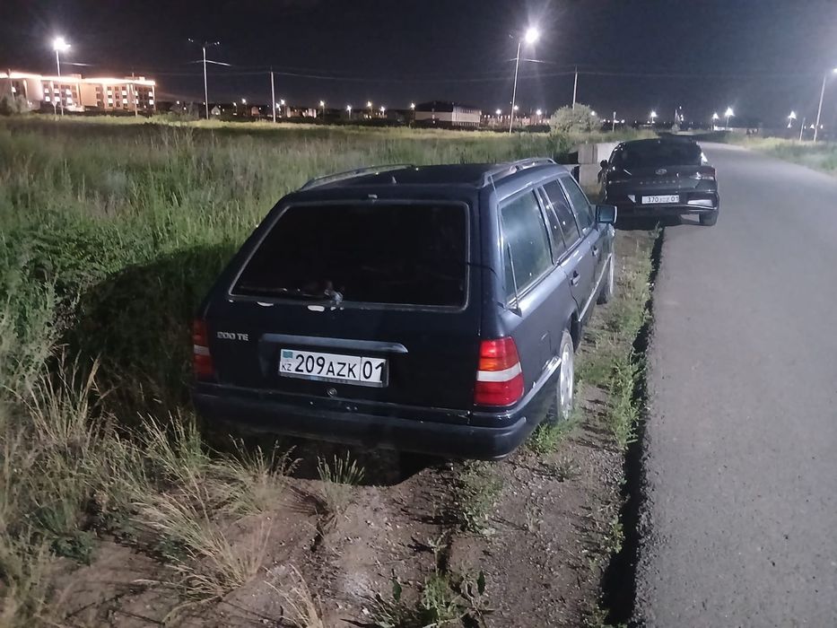 Продам машину Mercedes-Bensz E200
