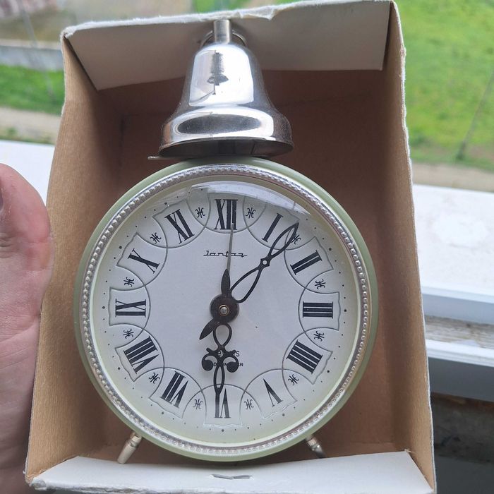 Будилник и мобифон