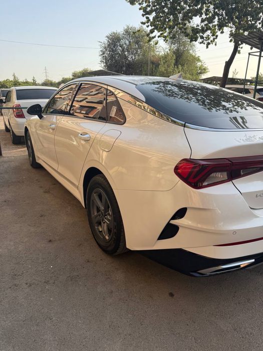 Kia K5 2023 yil 2 pazitsa