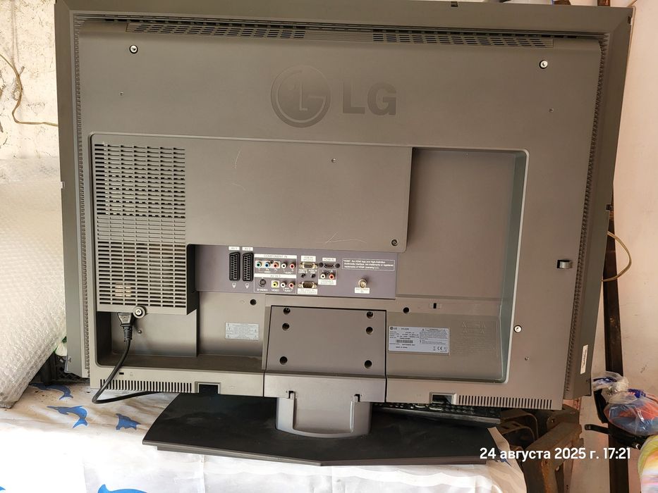 Телевизор LG 37LE2R