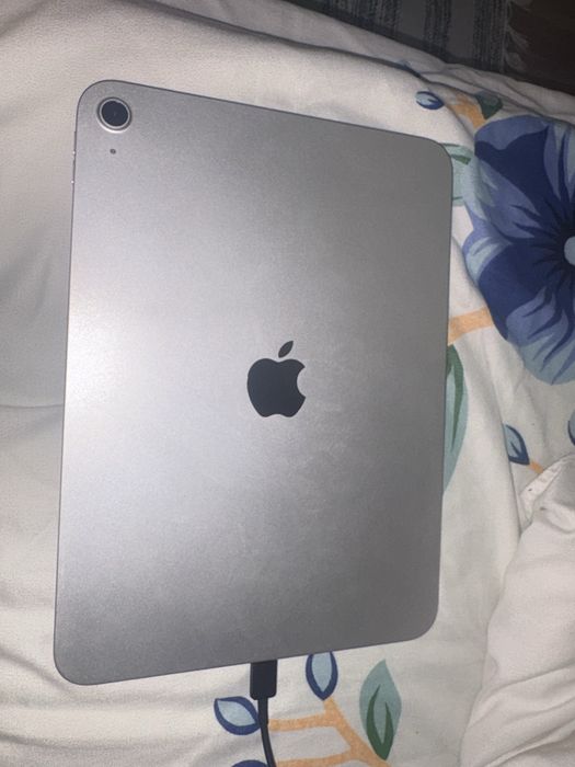 I pad 11(A16) este foarte putin folosit nu are nici o zgârietura si merge perfect fara probleme