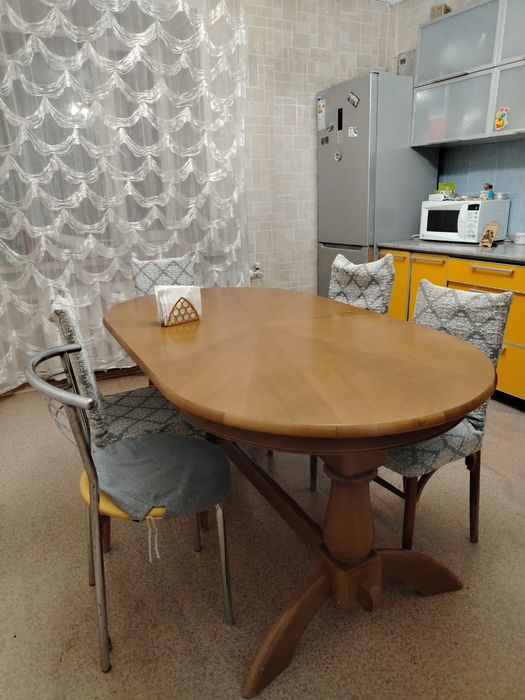 продается обеденный стол