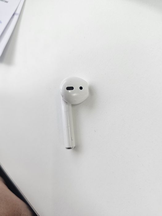Левый наушники Apple Airpods 2