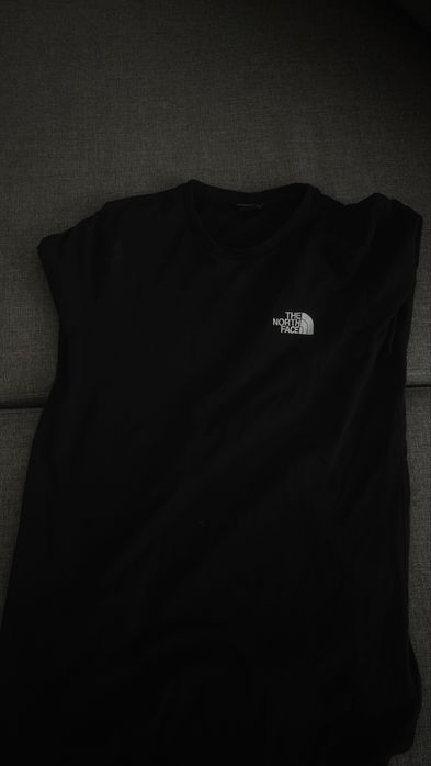 Комлект на north face къси панталони и тениска