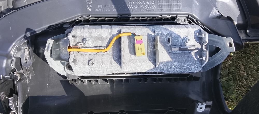 Plansa bord cu airbag si centuri skoda octavia 2 facelift