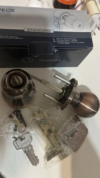 Ручка с замком и ключами