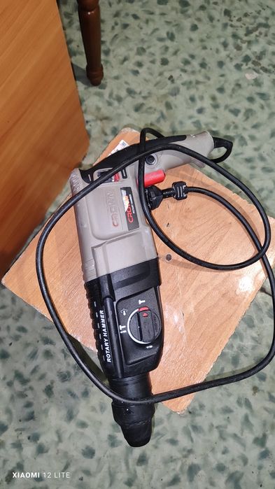 Электроинструмент перфоратор