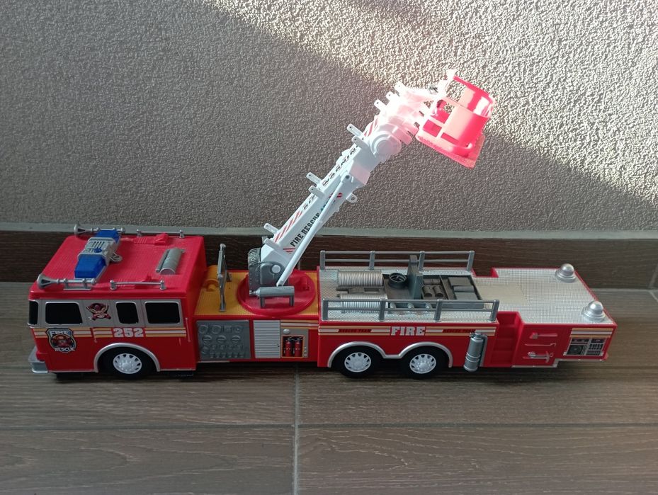 Детски играчки- колонка Дисни, багер, камион, пингвин