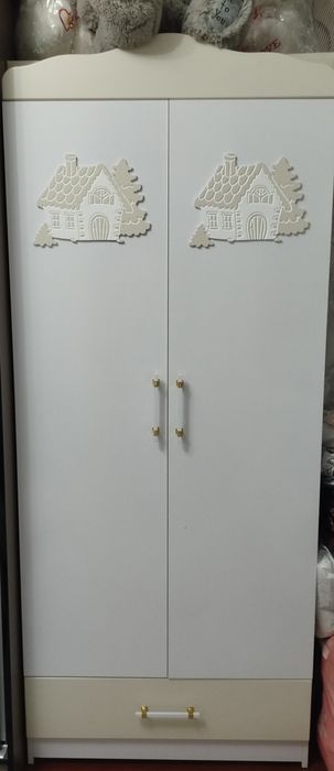 Шкаф и кровать для младенца