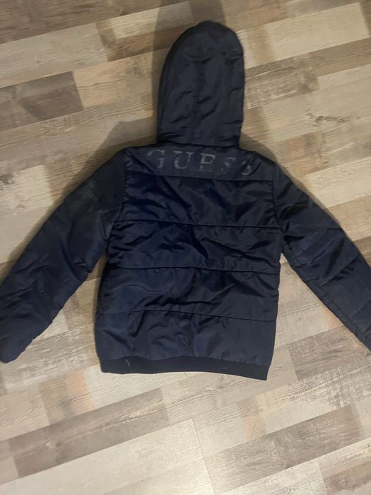 Яке на марката guess