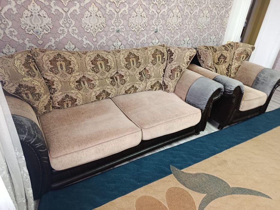 Диван в хорошем состоянии.