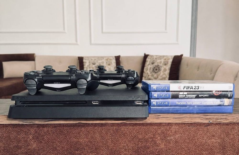 PlayStation 4 Slim +игры