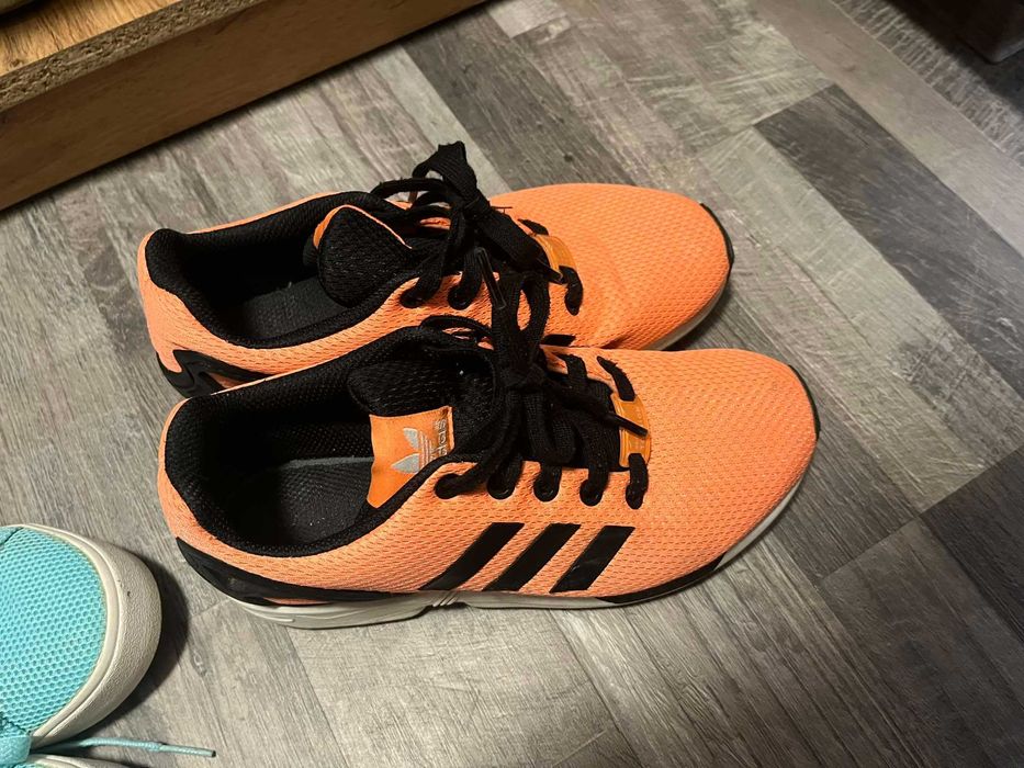 Дамски маратонки комплектна цена 200 лв