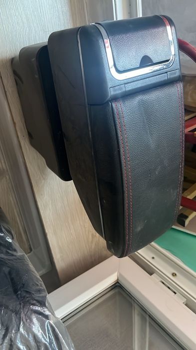Продам подлокотник на Skoda octavia A7