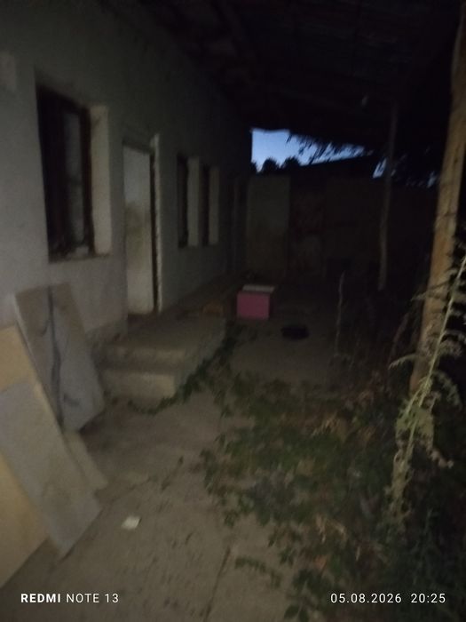 Keles kuktereda uchaska sotiladi yer hisobida uylari bor 4.6 soti