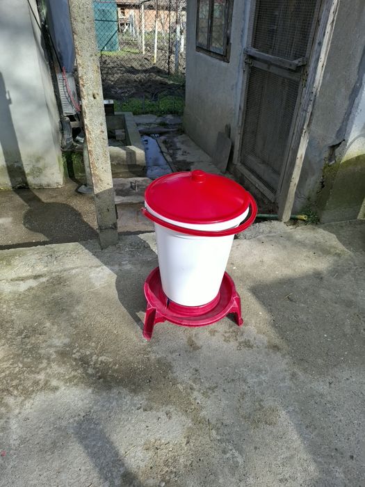 Поилки за кокошки