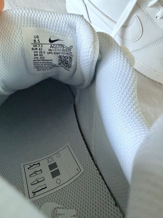 Чисто нови Nike обувки