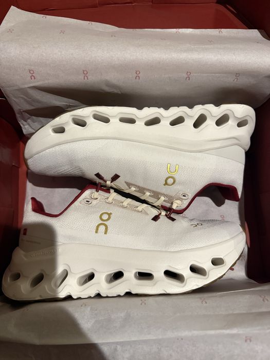 Новые кроссовки On