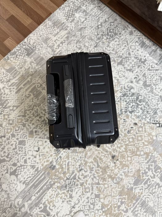 Продам чемодан новый