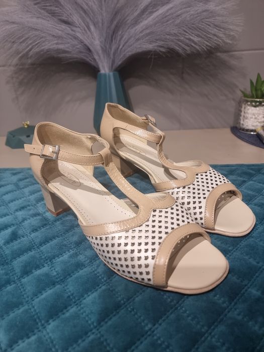 Sandale cu toc dama