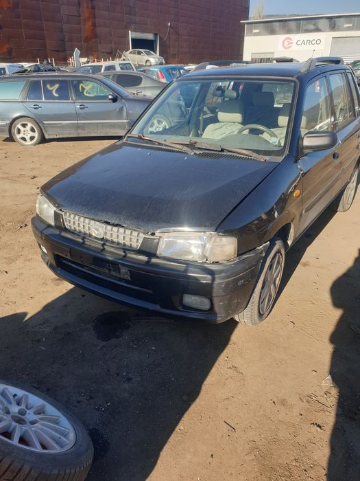 Мазда Демио 99г.за части