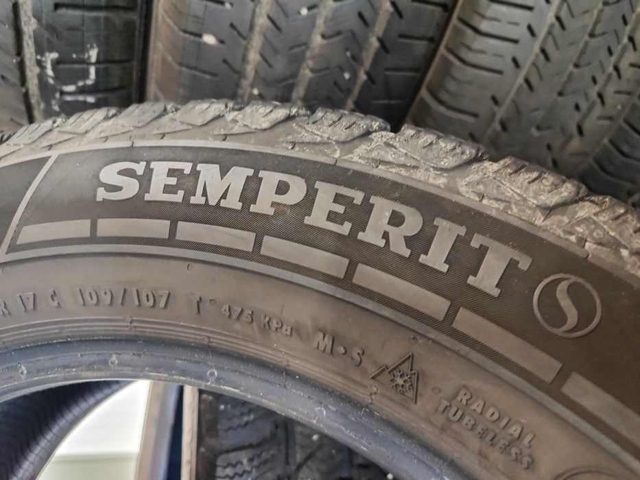 4бр.зимни гуми 215/60/17C Semperit