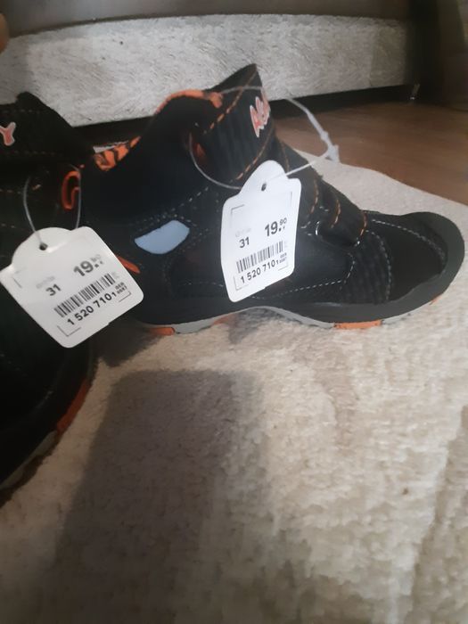 Продам демисезонные ботинки