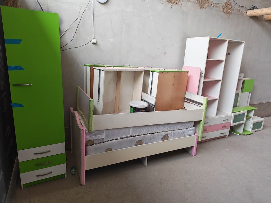 Detskiy mebil sotiladi