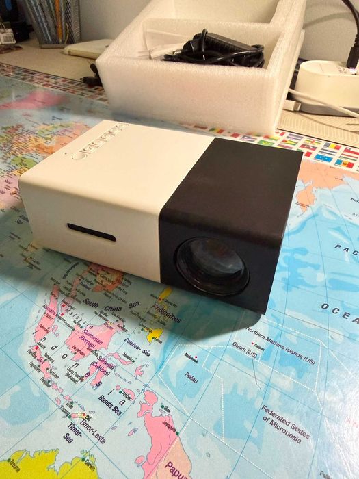 Mini-Videoproiector portabil LED
