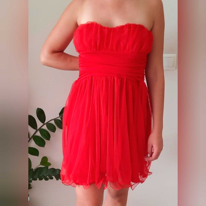 Рокля за повод в червено