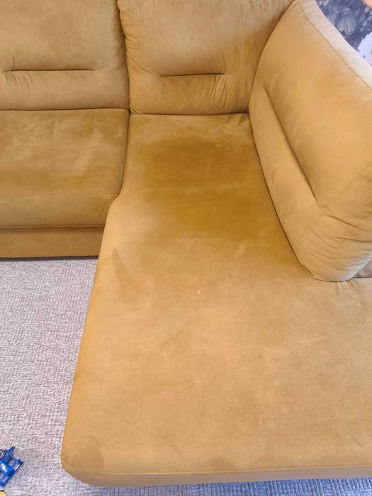 Разтегателен диван -жълт цвят