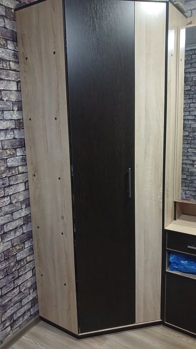 Продаётся прихожая и угловой шкаф