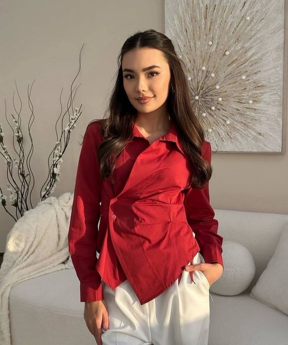 В наличии рубашка