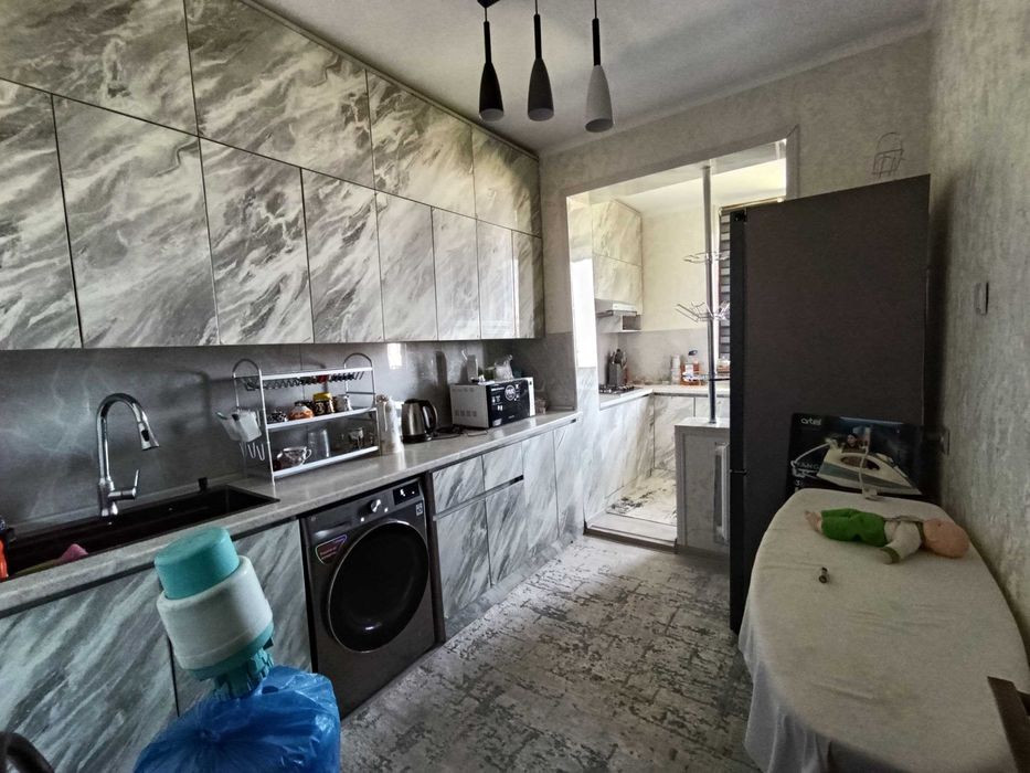 Навоий шахарда 3 хона квартира сотилади срочно