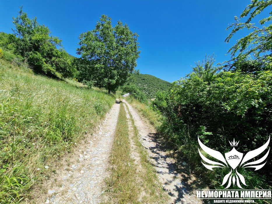 Продавам парцел УПИ 900кв.м. в село Орехово обл.Смолян