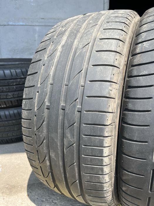 2 бр. летни гуми 235/40/19 Bridgestone RO1 DOT 1019 5 mm