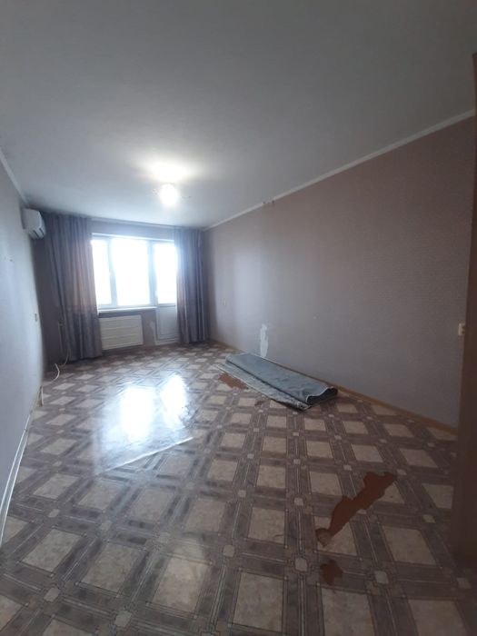 Продаётся 2 комн Универмаг недорого