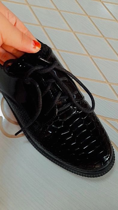 Kuzgi oyoqkiyim qora toshli