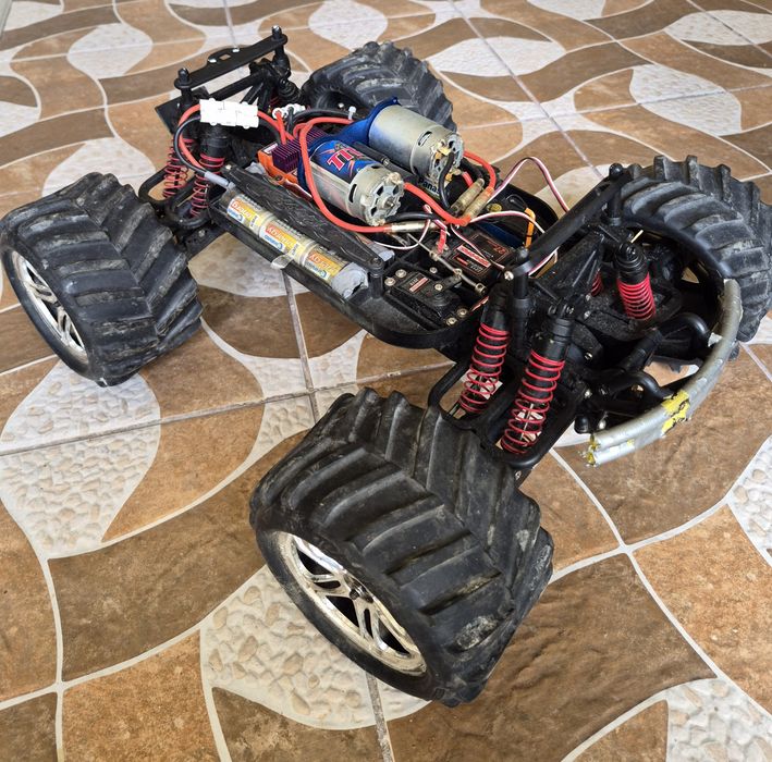 Automodel Traxxas E-Maxx 4x4 1/10