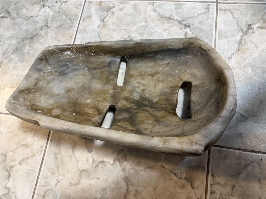 Декоративна масивна маска