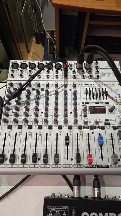 Mixer Behringer UB1222FX PRO