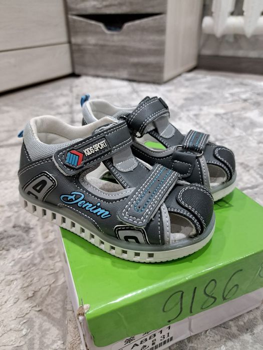 Детские сандалии