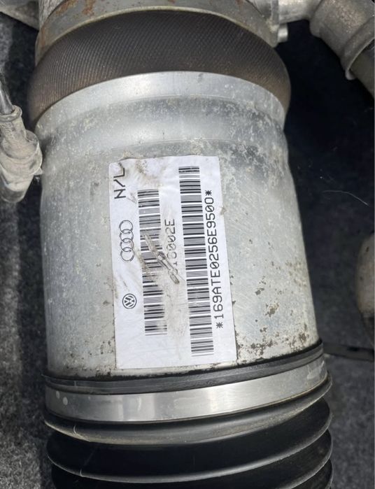 Два броя оригинални въздушни амортисьора за Audi