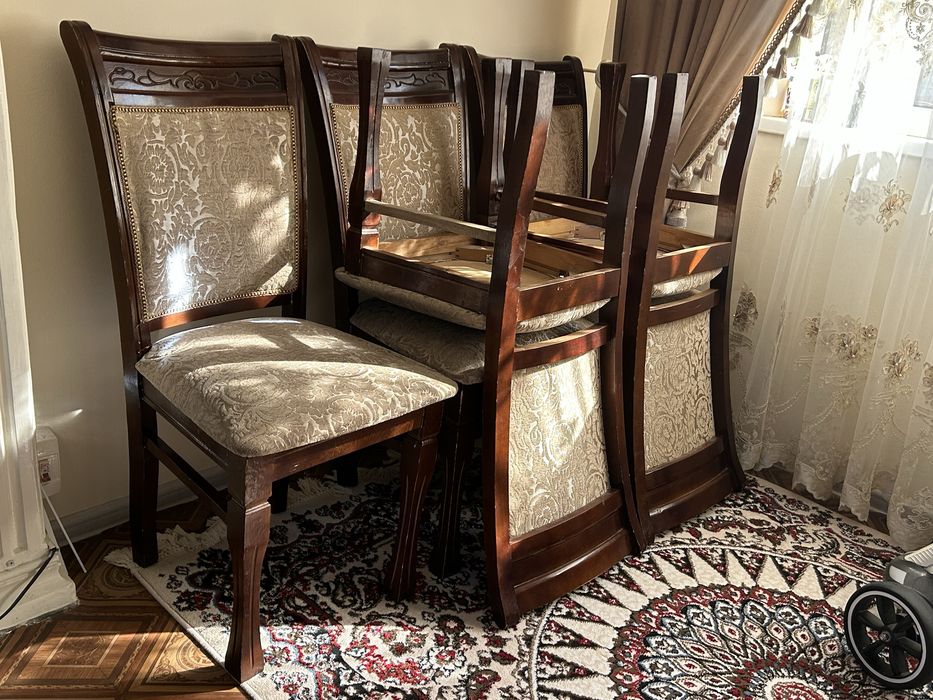 Стол со стульями из дерева (орех)