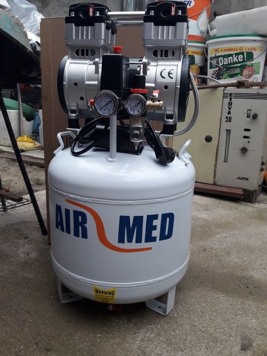 Compresor uscat-silentios de 1200W/50L