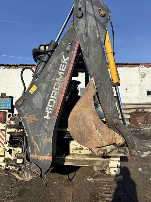 Экскаватор-пргрузчик продам