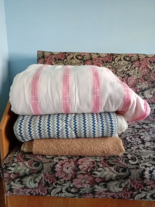 Vand 2 plapume de cate o persoana si 1 patura de o persoana