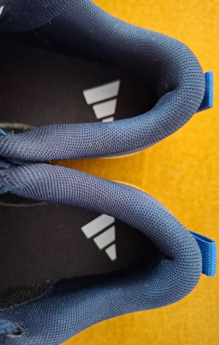 Adidași mărimea 28