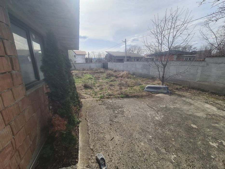 De vanzare casa banesti ..