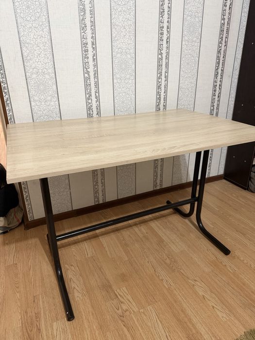 Продаю стол 3 шт